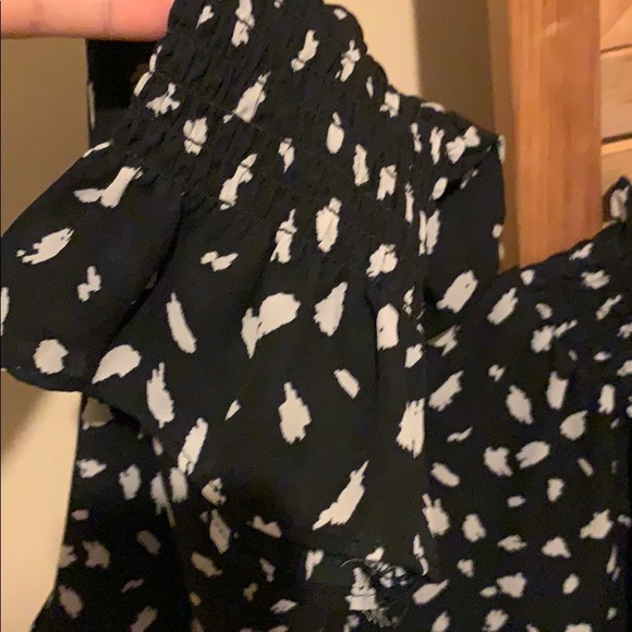 Beautiful top - Picture 2 of 2